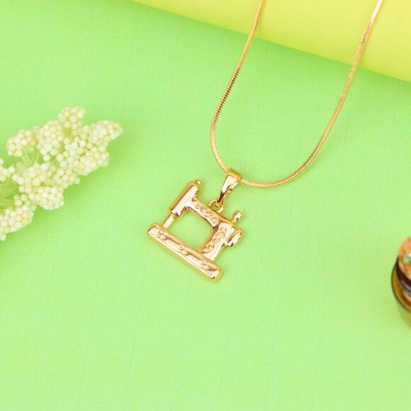 "Vintage Sewing Machine Rose Gold Pendant for Craft Lovers, XPPT1384 - Picture 3 of 13
